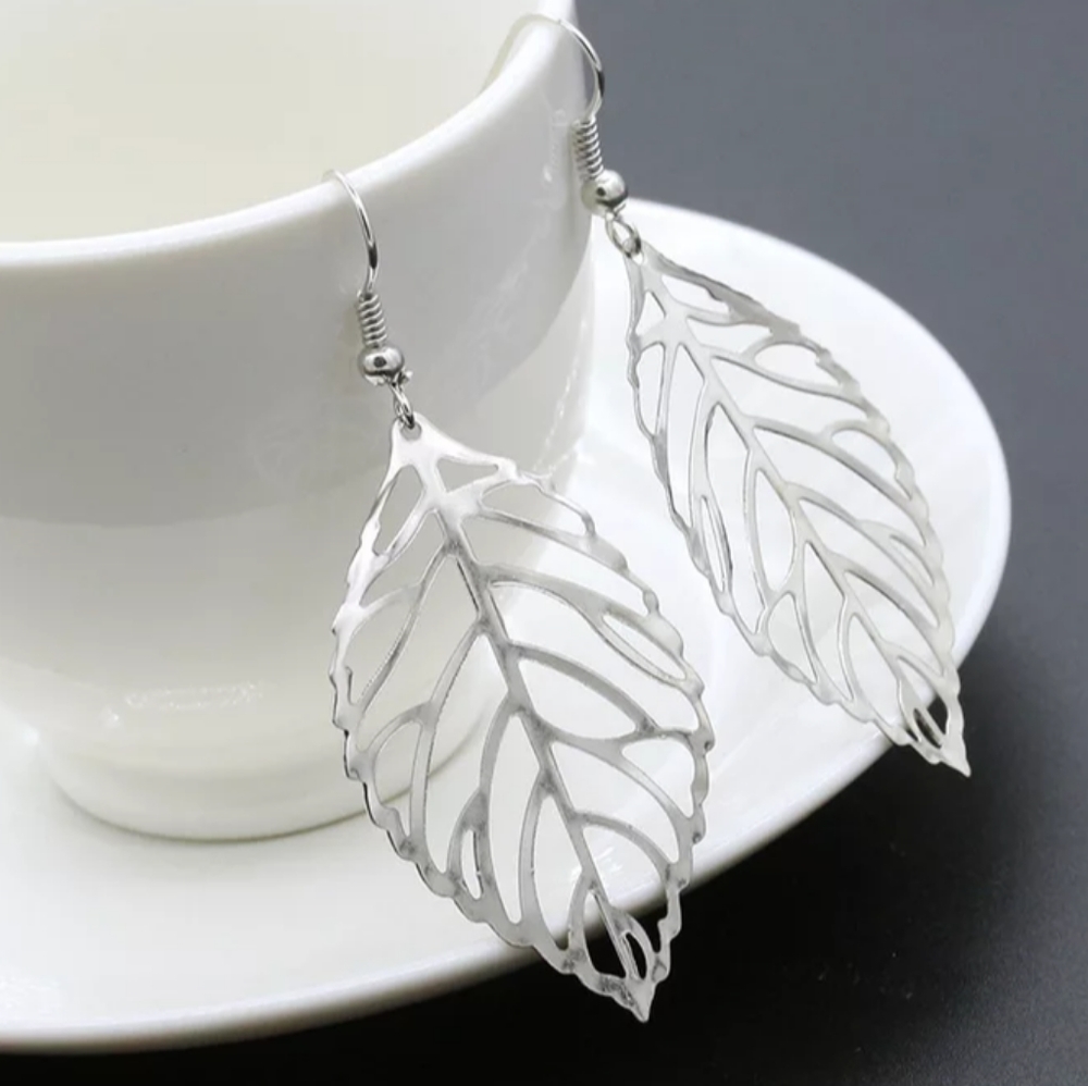 🍃 Silver Leaf Earrings